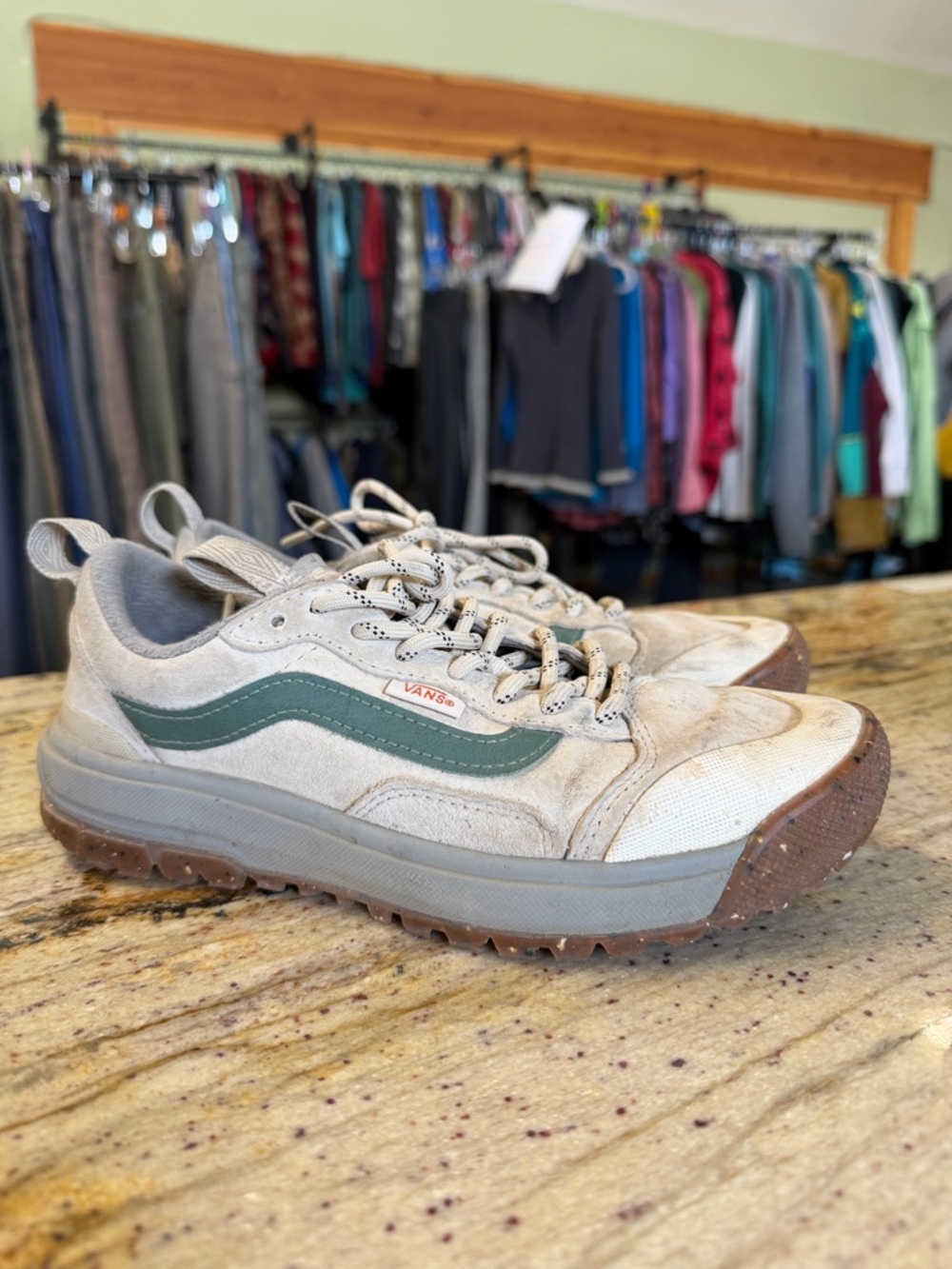 Vans Low-Top Sneakers in Beige with Green Stripe